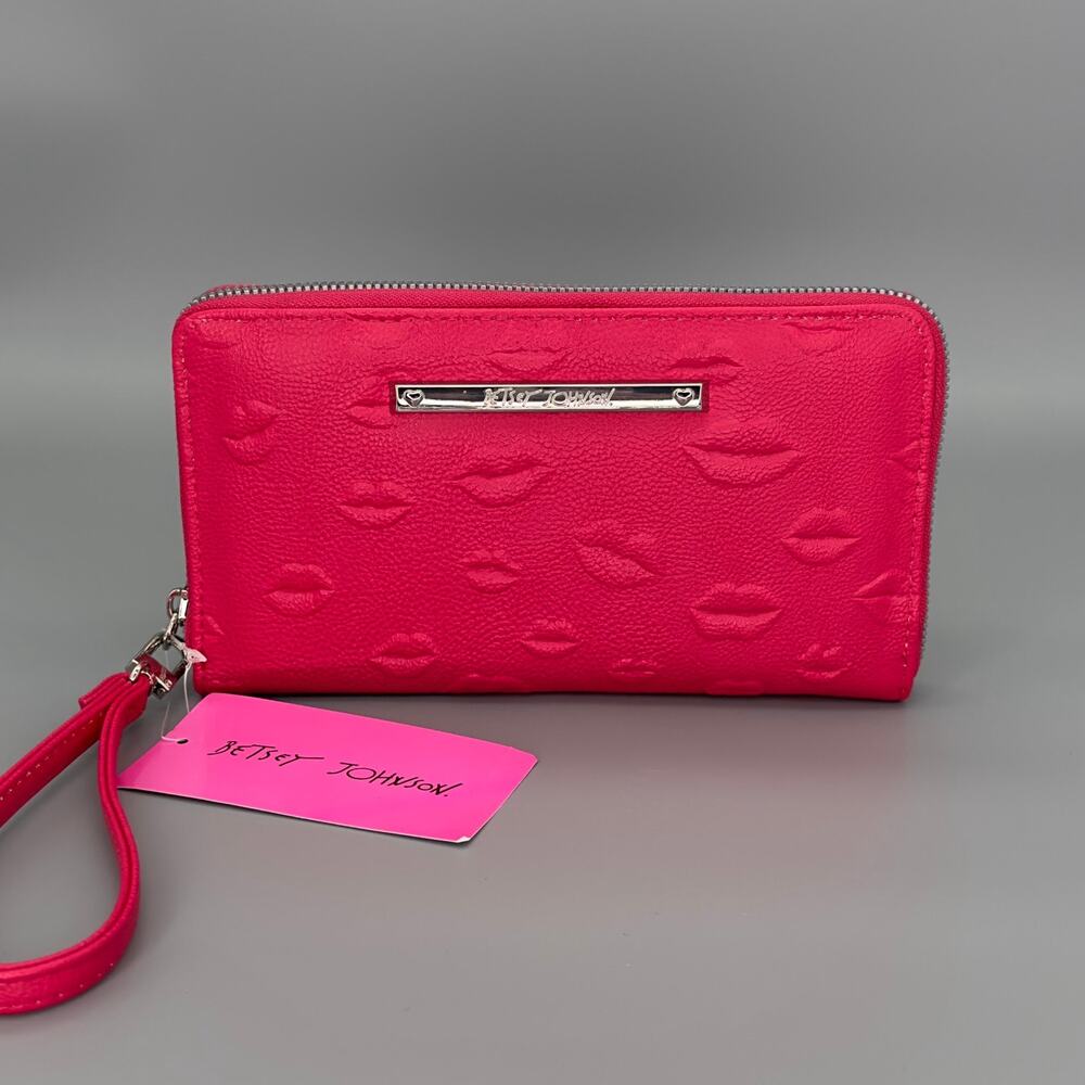 Betsey Johnson Hot Pink Embossed Lips Zip Around Wristlet Wallet NWT